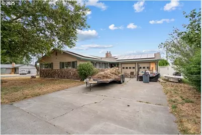 370 W Moore Ave, Hermiston, OR 97838 - Photo 1