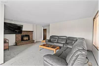 370 W Moore Ave, Hermiston, OR 97838 - Photo 3