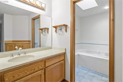 310 NE Greenway Dr, Gresham, OR 97030 - Photo 31