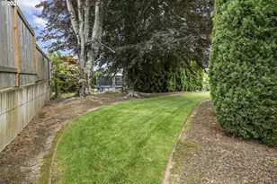 310 NE Greenway Dr, Gresham, OR 97030 - Photo 3