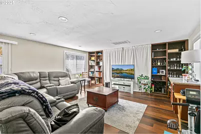 1569 Papago Dr, Medford, OR 97504 - Photo 11