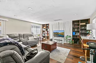 1569 Papago Dr, Medford, OR 97504 - Photo 11