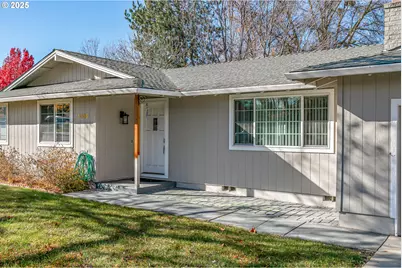 1569 Papago Dr, Medford, OR 97504 - Photo 5