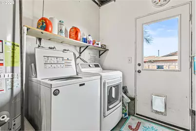 1569 Papago Dr, Medford, OR 97504 - Photo 25