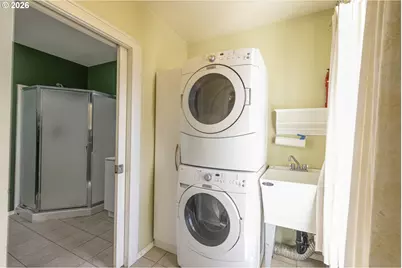 410 W Grant St, Carlton, OR 97111 - Photo 17