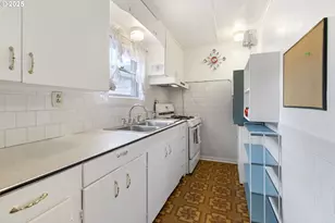 13838 SE Taylor St, Portland, OR 97233 - Photo 9