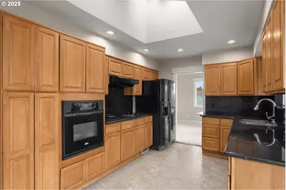 4134 NE 131st Pl, Portland, OR 97230 - Photo 9