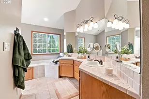 2736 SW 28th Dr, Portland, OR 97219 - Photo 29