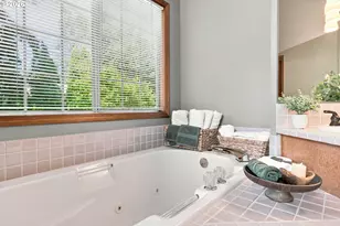 2736 SW 28th Dr, Portland, OR 97219 - Photo 31
