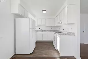 125 NE 8th St, Hermiston, OR 97838 - Photo 3