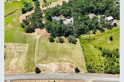 7654 North Bank Rd, Roseburg, OR 97470 - Photo 5