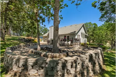 7654 North Bank Rd, Roseburg, OR 97470 - Photo 29