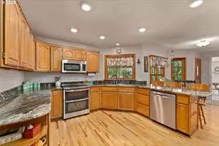 7654 N Bank Rd, Roseburg, OR 97470 - Photo 17