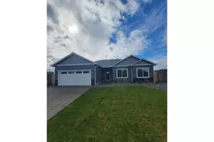 912 Medina Ave, Sutherlin, OR 97479 - Photo 1