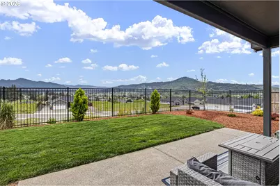 912 Medina Ave, Sutherlin, OR 97479 - Photo 39