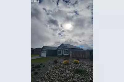 912 Medina Ave, Sutherlin, OR 97479 - Photo 1