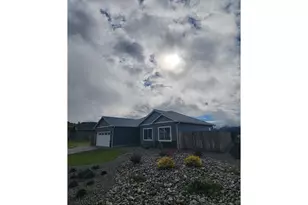 912 Medina Ave, Sutherlin, OR 97479 - Photo 1