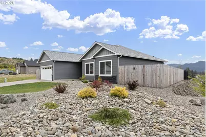 912 Medina Ave, Sutherlin, OR 97479 - Photo 5