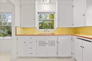 4729 SW 31st Dr, Portland, OR 97239 - Photo 9