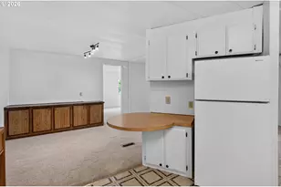 1400 Candlelight Dr, Eugene, OR 97402 - Photo 15