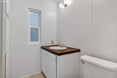 1400 Candlelight Dr #104, Eugene, OR 97402 - Photo 21