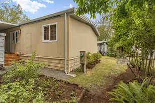 1400 Candlelight Dr, Eugene, OR 97402 - Photo 29