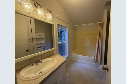 665 Village Pines Dr, Coos Bay, OR 97420 - Photo 9