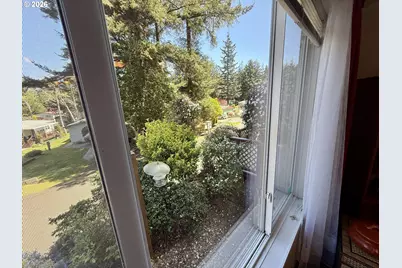 665 Village Pines Dr, Coos Bay, OR 97420 - Photo 7