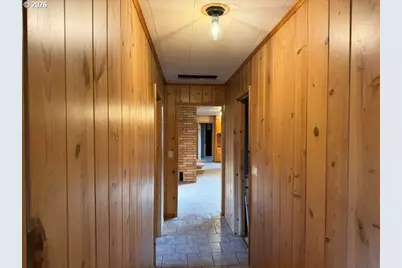 136 NE Ash St, Sheridan, OR 97378 - Photo 11