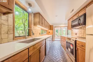 527 Eagles Nest Ln, Gleneden Beach, OR 97388 - Photo 11