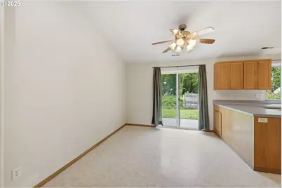 1077 S 10th St, Lebanon, OR 97355 - Photo 9