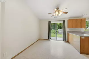 1077 S 10th St, Lebanon, OR 97355 - Photo 9