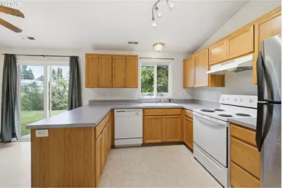 1077 S 10th St, Lebanon, OR 97355 - Photo 11