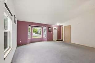 1077 S 10th St, Lebanon, OR 97355 - Photo 5