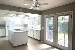 325 N Peacock Ct, Newberg, OR 97132 - Photo 5