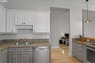 2176 NW Everett St, Portland, OR 97210 - Photo 9