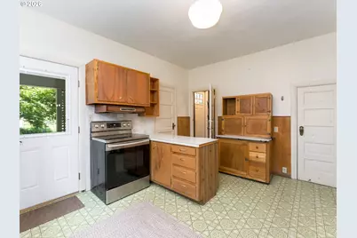 715 NE 5th St, McMinnville, OR 97128 - Photo 13