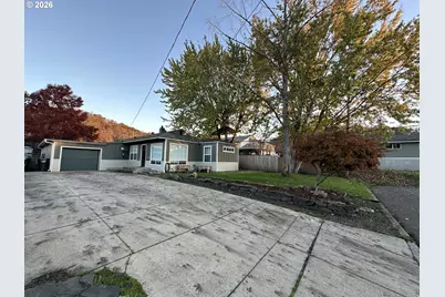 1521 NE Morris St, Roseburg, OR 97470 - Photo 3