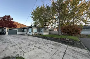 1521 NE Morris St, Roseburg, OR 97470 - Photo 3