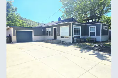1521 NE Morris St, Roseburg, OR 97470 - Photo 1