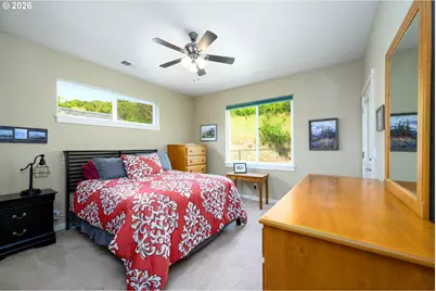 411 Oak Valley Loop, Winchester, OR 97495 - Photo 15