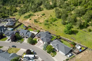 411 Oak Valley Loop, Winchester, OR 97495 - Photo 45