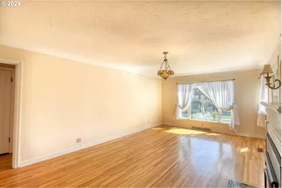 215 NW Despain Ave, Pendleton, OR 97801 - Photo 7