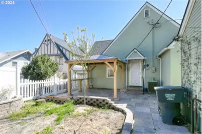 215 NW Despain Ave, Pendleton, OR 97801 - Photo 41