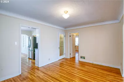 215 NW Despain Ave, Pendleton, OR 97801 - Photo 9
