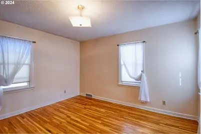 215 NW Despain Ave, Pendleton, OR 97801 - Photo 25