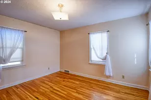 215 NW Despain Ave, Pendleton, OR 97801 - Photo 25