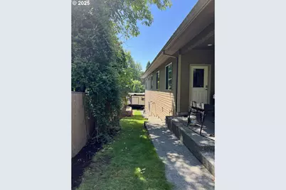 1323 SE Columbia Crest Ct, Vancouver, WA 98664 - Photo 9