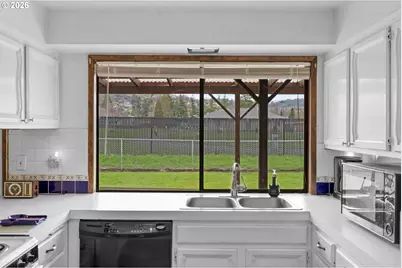 1766 NW Beaumont Ave, Roseburg, OR 97471 - Photo 9