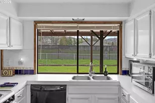 1766 NW Beaumont Ave, Roseburg, OR 97471 - Photo 9